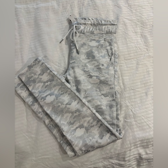 Bevy Flog Sheli Drawstring Jogger White Silver Camo Size 25 BNWT - Picture 3 of 9